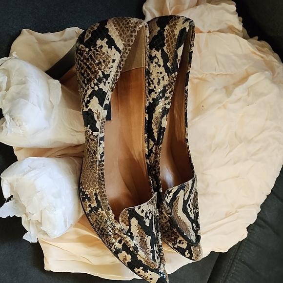 Ann Taylor Snakeskin Patterned Heels - Picture 4 of 6